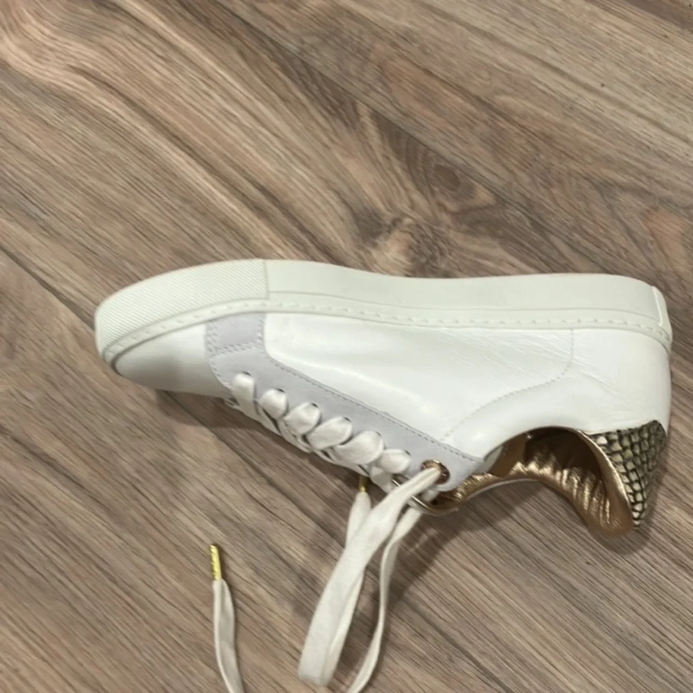 ZADIG &VOLTAIRE NWOT sneakers size 6 - Picture 8 of 10